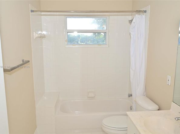 6777 NW 44th Ct, Coral Springs FL 33067