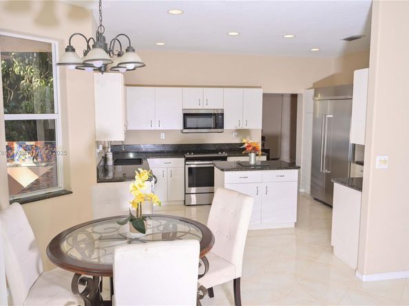 6777 NW 44th Ct, Coral Springs FL 33067