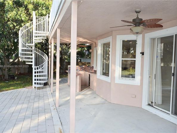 6777 NW 44th Ct, Coral Springs FL 33067