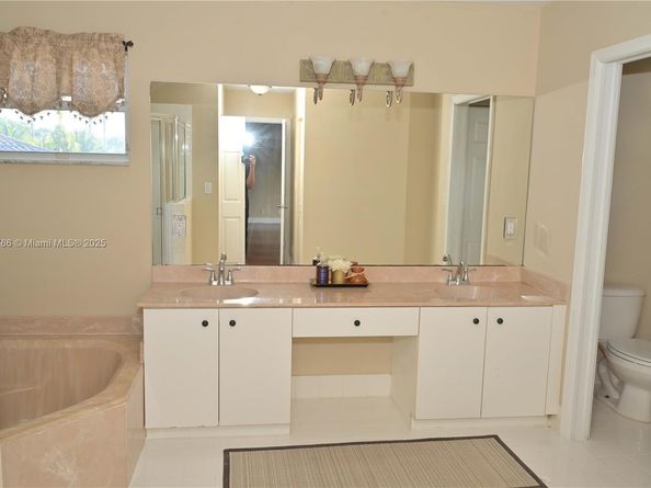 6777 NW 44th Ct, Coral Springs FL 33067