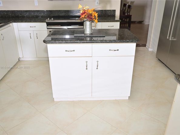 6777 NW 44th Ct, Coral Springs FL 33067