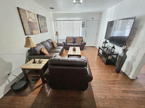 1020 SW 33rd Ave, Miami FL 33135