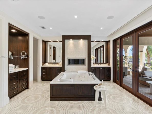 821 Solar Isle Dr, Fort Lauderdale FL 33301