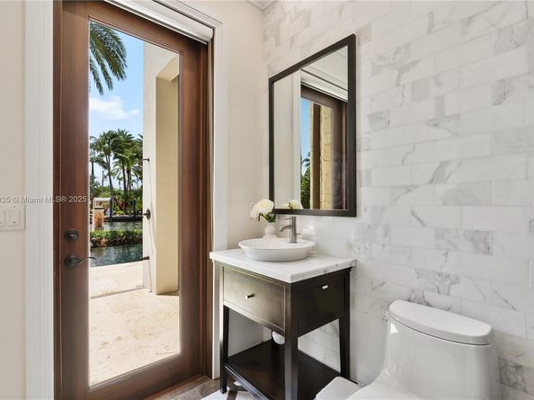 821 Solar Isle Dr, Fort Lauderdale FL 33301