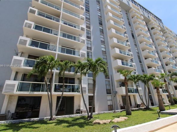 13499 Biscayne Blvd 404, North Miami FL 33181