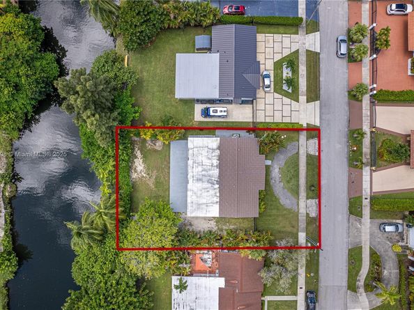 925 SW 94th Ave, Miami FL 33174
