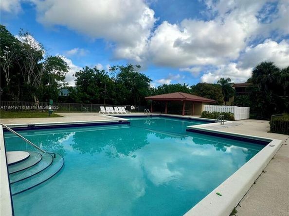 737 SE 1st Way 110, Deerfield Beach FL 33441