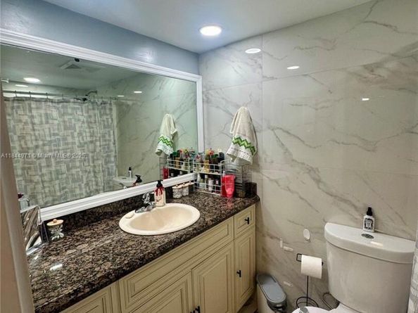 737 SE 1st Way 110, Deerfield Beach FL 33441