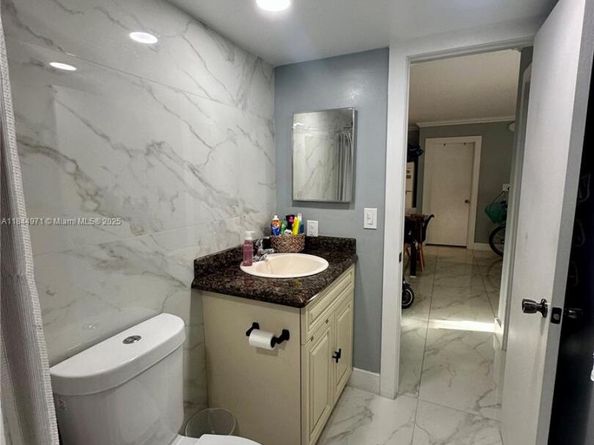 737 SE 1st Way 110, Deerfield Beach FL 33441