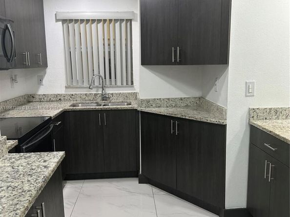 8810 Fontainebleau Blvd 115, Miami FL 33172