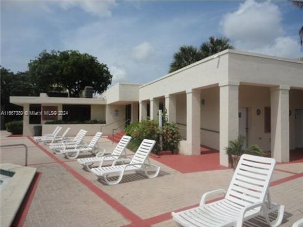 8810 Fontainebleau Blvd 115, Miami FL 33172