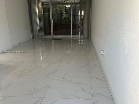 8810 Fontainebleau Blvd 115, Miami FL 33172