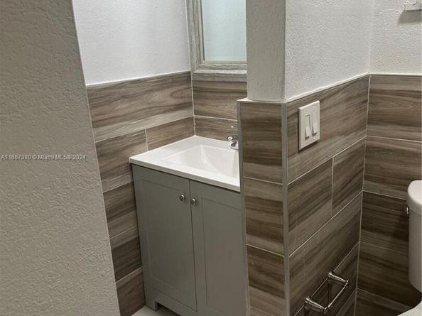 8810 Fontainebleau Blvd 115, Miami FL 33172