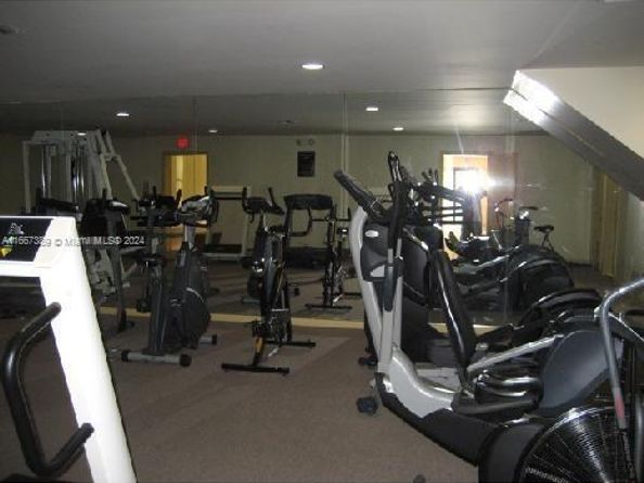 8810 Fontainebleau Blvd 115, Miami FL 33172