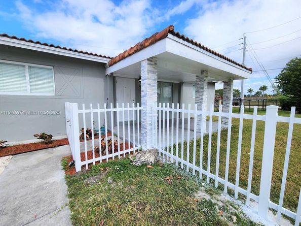 11301 Quail Roost Dr, Miami FL 33157