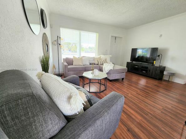 11301 Quail Roost Dr, Miami FL 33157