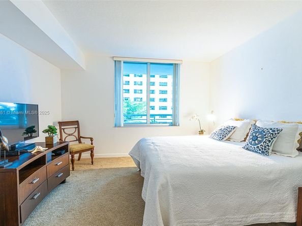 335 S Biscayne Bl 902, Miami FL 33131