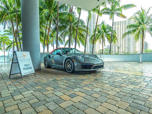 335 S Biscayne Bl 902, Miami FL 33131