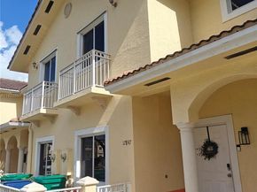 17847 NW 74th Path, Hialeah FL 33015