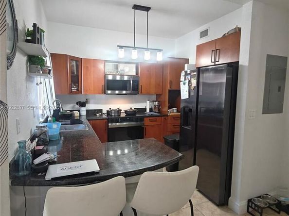 17847 NW 74th Path, Hialeah FL 33015