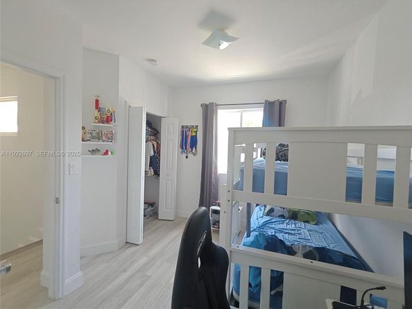 17847 NW 74th Path, Hialeah FL 33015