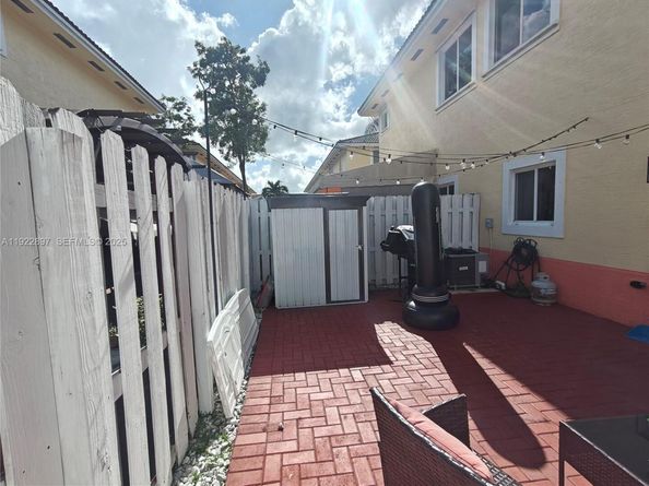 17847 NW 74th Path, Hialeah FL 33015