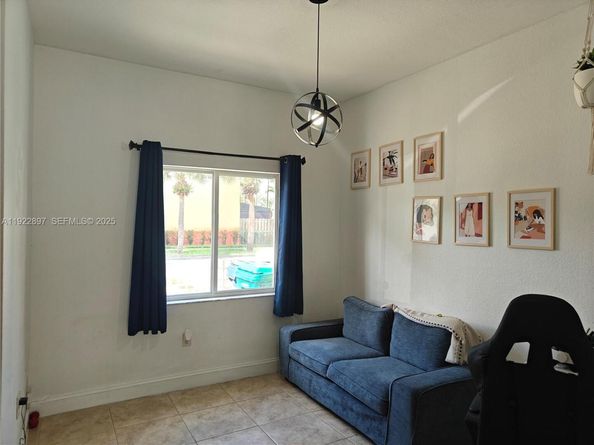 17847 NW 74th Path, Hialeah FL 33015