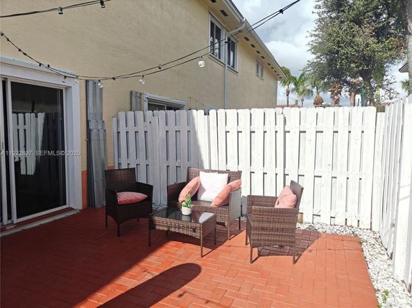 17847 NW 74th Path, Hialeah FL 33015