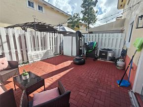 17847 NW 74th Path, Hialeah FL 33015
