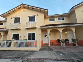 17847 NW 74th Path, Hialeah FL 33015
