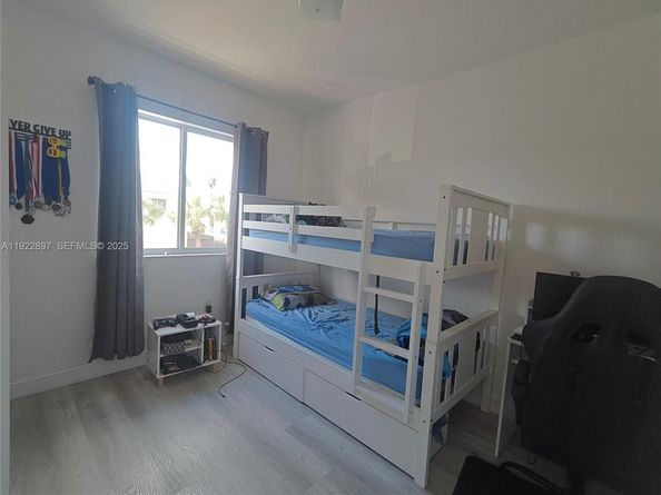 17847 NW 74th Path, Hialeah FL 33015