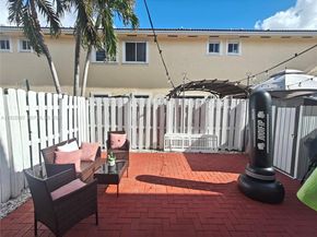 17847 NW 74th Path, Hialeah FL 33015