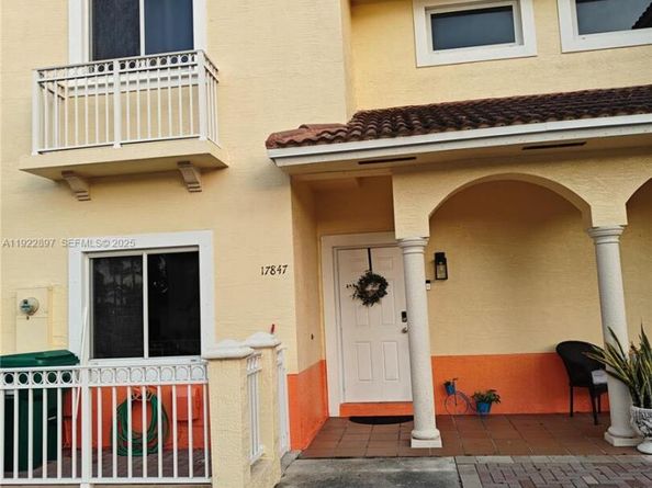 17847 NW 74th Path, Hialeah FL 33015