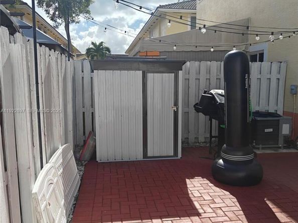 17847 NW 74th Path, Hialeah FL 33015