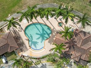 17847 NW 74th Path, Hialeah FL 33015