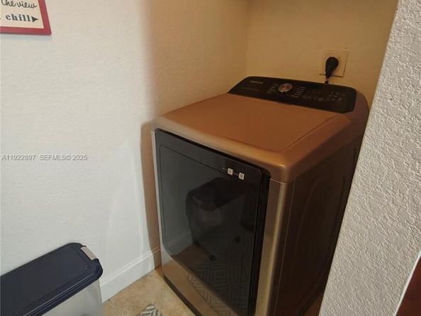 17847 NW 74th Path, Hialeah FL 33015