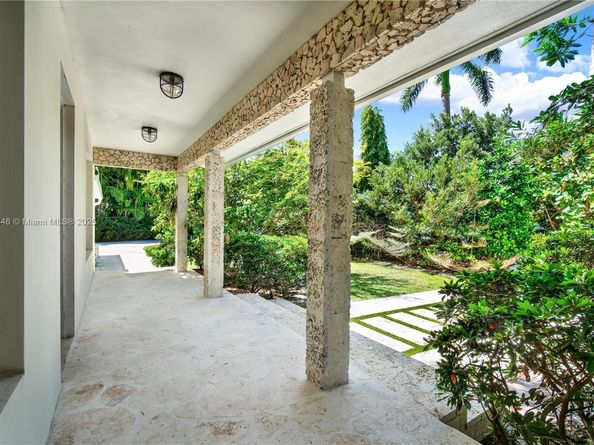 520 Bay Point Rd, Miami FL 33137
