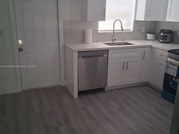 400 NE 161st St, Miami FL 33162