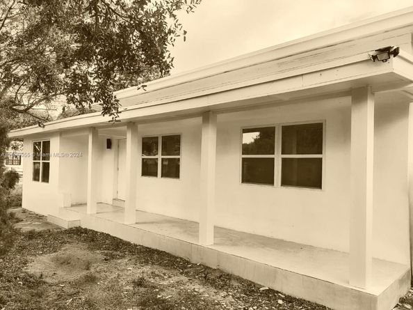 400 NE 161st St, Miami FL 33162