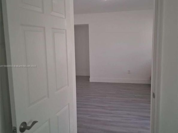 400 NE 161st St, Miami FL 33162