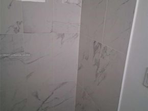 400 NE 161st St, Miami FL 33162