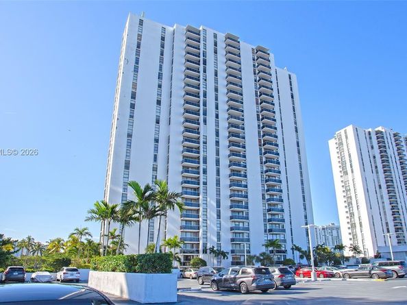 3675 N Country Club Dr 1102, Aventura FL 33180