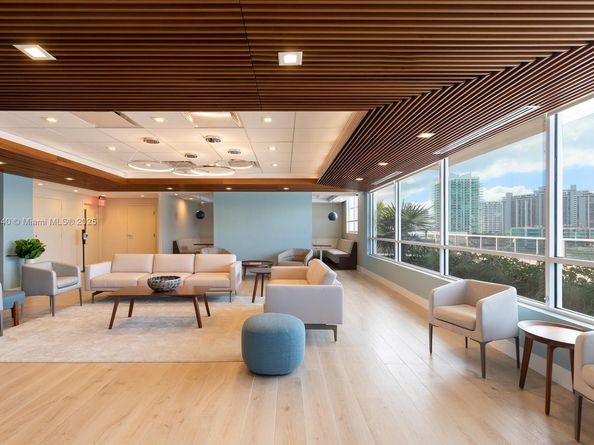 1800 Sunset Harbour Dr 1012, Miami Beach FL 33139