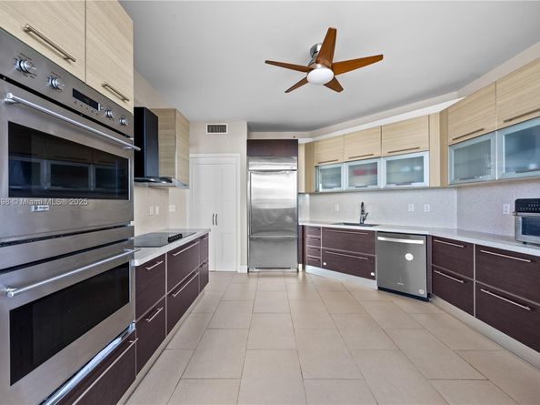 300 S Pointe Dr 501, Miami Beach FL 33139