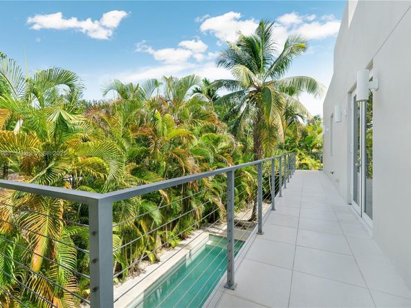 4050 Hardie Ave, Miami FL 33133