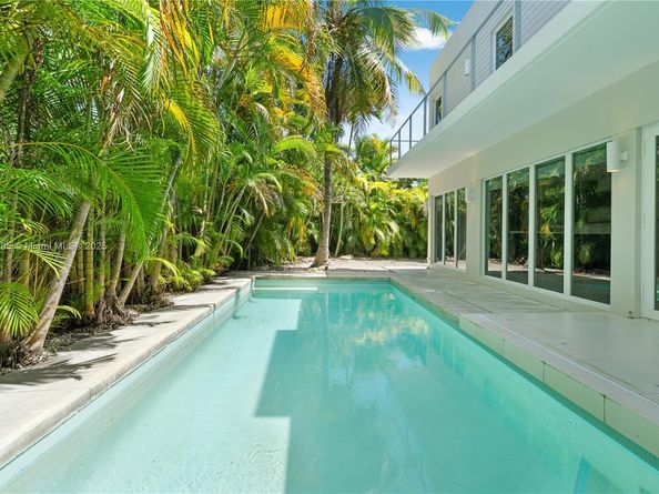 4050 Hardie Ave, Miami FL 33133