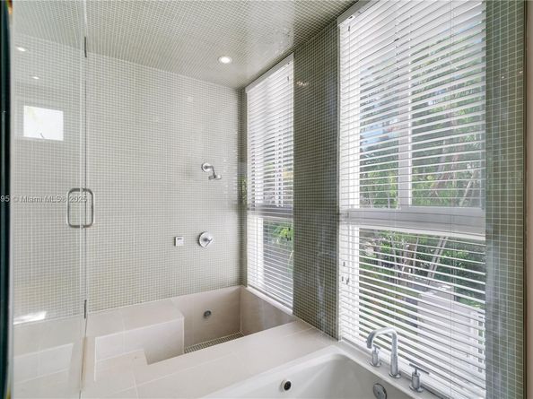 4050 Hardie Ave, Miami FL 33133