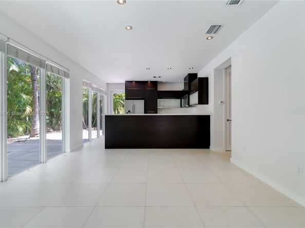4050 Hardie Ave, Miami FL 33133