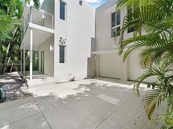 4050 Hardie Ave, Miami FL 33133