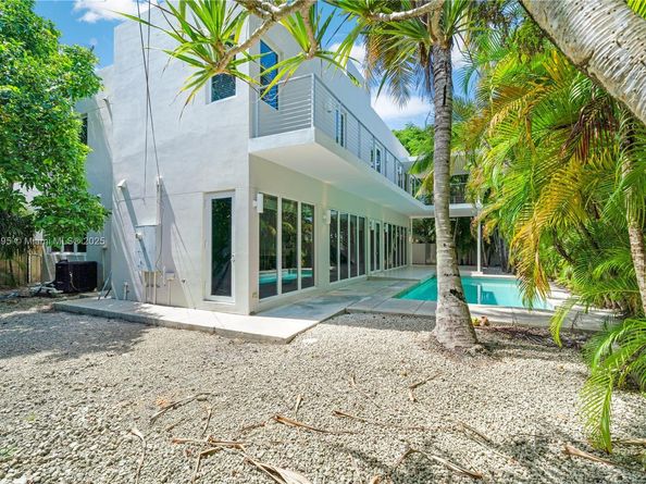 4050 Hardie Ave, Miami FL 33133